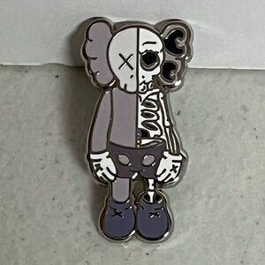 Kaws Skeleton Half Face Enamel Pin Hat Pins Brooch Hats Grey White Streetwear